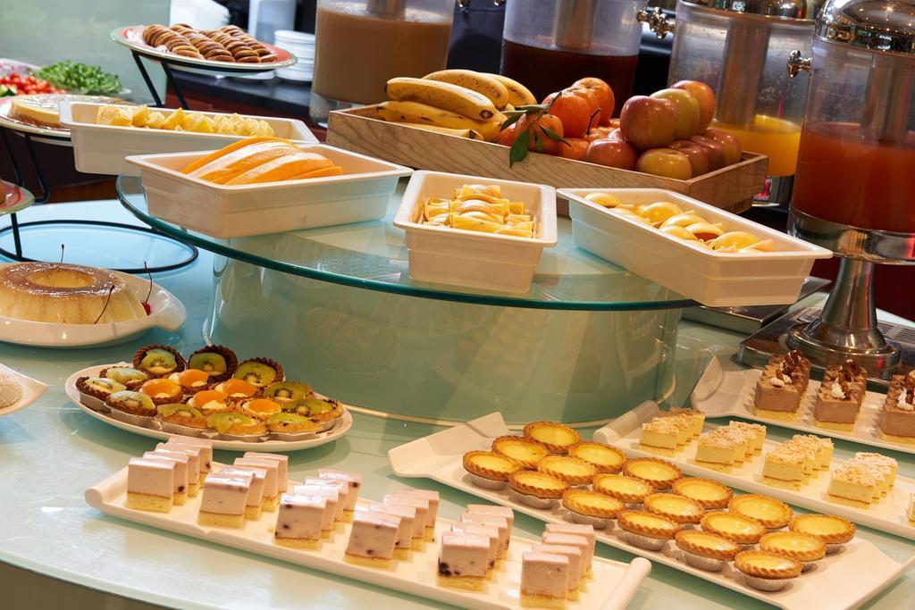 Gala Hotel Тайпей Екстериор снимка